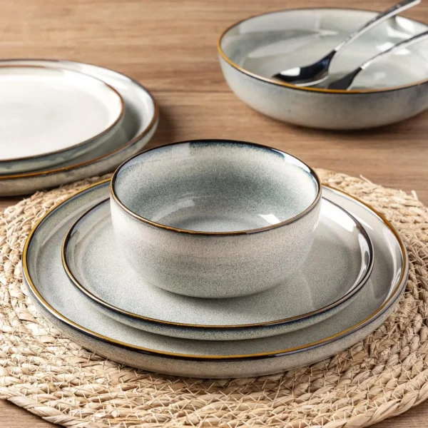 18 Piece Stoneware Set